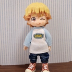オビツ11 サイズ●長袖ラグランシャツ  アメコミ風プリント（水色×白）