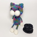 黒いハットと一緒のマジックが得意な可愛いカラフルねこぴ【キーホルダー可】