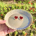 ✺ ビーズ刺繍  ✺ ハート の ビーズ刺繍 ピアス イヤリング ( red )