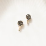 ブラックスワロフスキーピアス　イヤリング