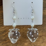 【ハンドメイドピアス】大ぶり イチゴ パール ピアス 