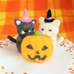 黒猫と白猫ちゃんのハロウィン 羊毛フェルト