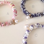 リバティプリントのコットンパール付き細シュシュ