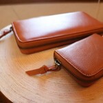 家具屋さんが考えた ペア財布 本革 レザー(お揃い)キャメル長財布とミニ財布のセットです。2個付き