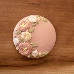 刺繍くるみボタン（ヘアゴム/ブローチ）