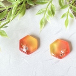 「艶-23」ピアス/イヤリング　レジン　18mm  (金属アレルギー対応可能)  オレンジ　秋色　大人女子　シンプル　