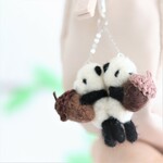 双子パンダのどんぐりチャーム