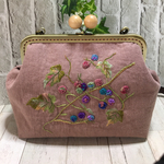 『野葡萄』と『柿』のがま口バッグ　手刺繍