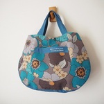 ブルー系　大きめフラワー　maritoぷっくりBAG　前ポケット　♪　帆布　ブルー