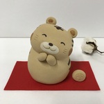 干支　うふふの寅　と赤布　Ａ-270　陶製　/Tiger/老虎