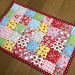 いちご・薔薇柄　フリーマット　テーブルセンターにも