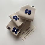 アイボリーフラワーバナナクリップ　サンドベージュ