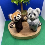 羊毛フェルトアライグマさんとレッサーパンダさん