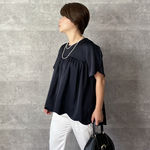 SALE ￥2000 OFF 小柄S■1枚で華やか‼ 艶とろみ感 大人のスカラップヘム ブラウス【２size展開】KMC-15 028440