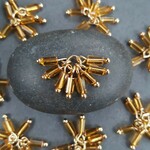 [4pcs] ガラスビーズ フラワー パーツ シャンパンゴールド 18KGP ニッケルフリー