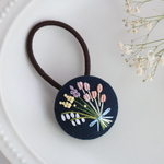 秋冬限定　花束刺繍のヘアゴム/ポニーフック/ブローチ（ネイビー）