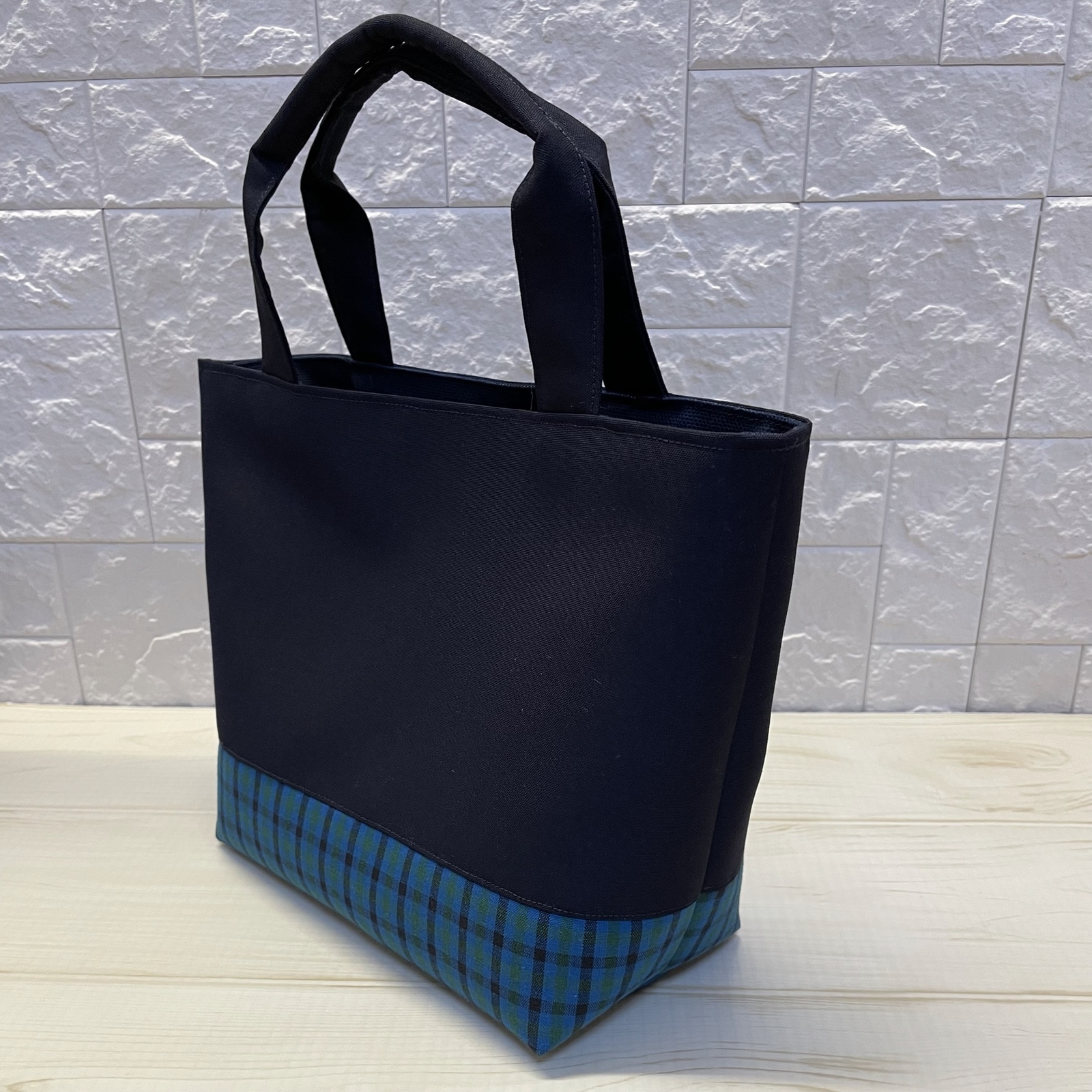 【ほぼ新品】ファミリア　チェック柄トートバッグ アップルチャーム付き ファミリア on X: 