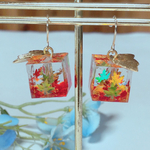 秋の紅葉🍁の綺麗なキューブ型ピアス／イヤリング