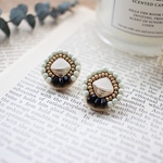ビーズ刺繍＊ピスタチオグリーン×ゴールド*レトロなピアス