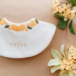 〖選べる!＆文字OK!〗金木犀のネックレス風刺繍スタイ