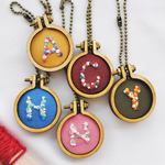 刺繍枠ミニキーホルダー ✸ ベイクドカラー ✸ イニシャルセミオーダー