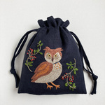 刺繍　巾着　ポーチ　ミミズクの相談窓口ー　動物　植物　(ネイビー×茶)
