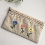 手刺繍◆三色の花のペンケース　マルチポーチ　