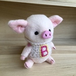 感謝御礼❤️送料無料　ハンドメイド　お気に入りベストをきた子ブタちゃん🐷BOO テディベア風ぬいぐるみ