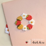 【1枚】アイロン不要/シールタイプ『苺のサークルのワッペン～タイプ３』刺繍 アップリケ