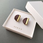 大人の和紙ピアス(イヤリング)　金属アレルギー対応　柿渋染めブラウン×ゴールド　