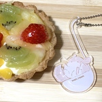 おっちょこちょいチンチラのアクリルキーホルダー【おしりはまっちゃった】