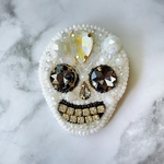 キラキラビジュー🤩ビーズ刺繍のスカルブローチ✨
