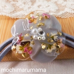 ♡送料無料500円♡アリッサム　可愛らしいお花型　ライトグレー　ヘアゴムアクセサリー