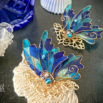 （横向き）ステンドグラスの蝶のブローチ〜Undersea garden〜（brooch of  Stained glass butterfly〜Undersea garden〜）
