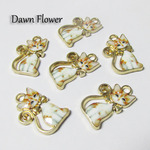 【D-0526】8pcs　リアルなネコ　27×23mm　ホワイト　チャーム