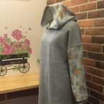 グレー×オレンジフラワー   フード付きチュニックワンピース
