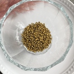 【90g】約6000個　1.5〜2mmマットゴールドビーズ