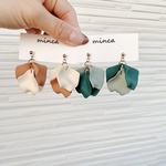 【金アレ対応】✩2color✩アシンメトリー✩バイカラー花びら𓐍ピアス/イヤリング　