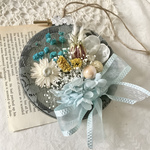 大人色の刺繍枠アレンジ2（英字新聞を添えて）