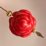 茜色な、陶器の薔薇。4個set 21x17mm茜色　セラミック　陶器　焼き物ビーズ　フラワー　バラ　ローズ