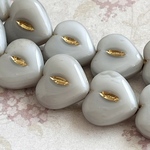【14㍉ 4個】ハート♡ light gray♡チェコビーズ♡ライトグレー♡白