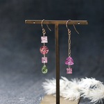 トルマリンのキャンディーカラー幾何学ピアス（イヤリング）：ピンク&グリーン