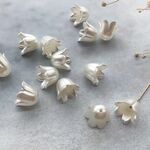約30個  【AC925】   ホワイト  花パーツ   フラワー　すずらん