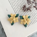 キンモクセイの刺繍ピアス＊金木犀