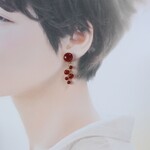 ＊たわわな赤い実のピアス＊レッドアゲート（赤メノウ）＊イヤリングに変更可＊金属アレルギー対応　