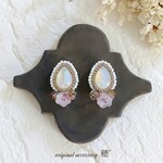 アンティークフラワー×ミルキークォーツの耳飾り❇ピアスorイヤリング【金属アレルギー対応】〔ビーズ刺繍 レジン しずく チェコビーズ ヴィンテージ レトロ アクセサリー〕