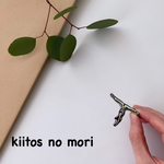 ヨガ女子の手刺繍ミニブローチ⑤