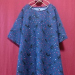 ◆sale◆ 水彩いちご＆クロネコ ゆったりワンピース 紺