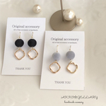 ⌘レビュー2000件記念⌘1100円→800円 ☆ベルベットボール＆squareフープピアス／イヤリング☆ブラック/ブラウン/フロッキー／冬／クリスマス