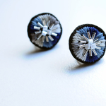 ＜Stella～遊び好きの星～＞刺繍イヤリング◎静かな夜色/ネイビー×グレーホワイト